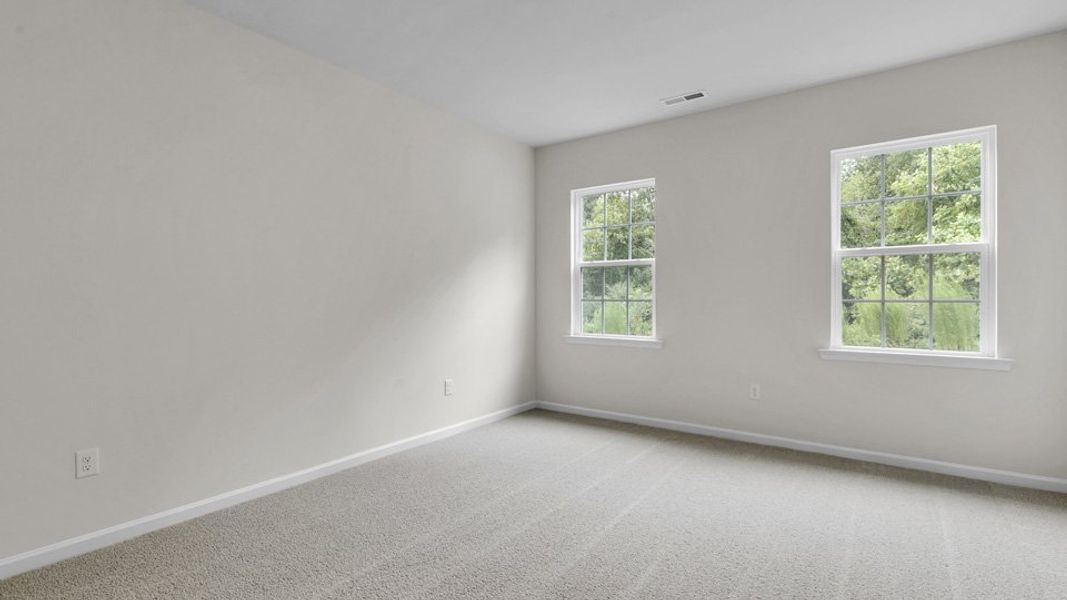 Spacious, unfurnished interior of a new home in Cross Creek, Spring Lake (Image 14).
