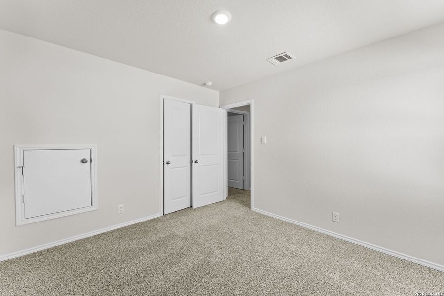 Spacious, unfurnished interior of a new home in Hunters Ranch, San Antonio (Image 10).