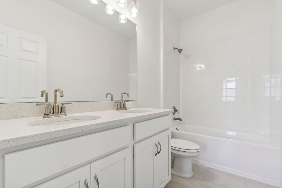 Secondary Bathroom | Delray | Lot 19 | Eagletail Landings | New Homes in Leesburg, FL | Landsea Homes