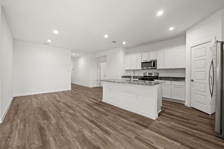 Furnished interior view inside a new home in , Rosharon (Image 5).