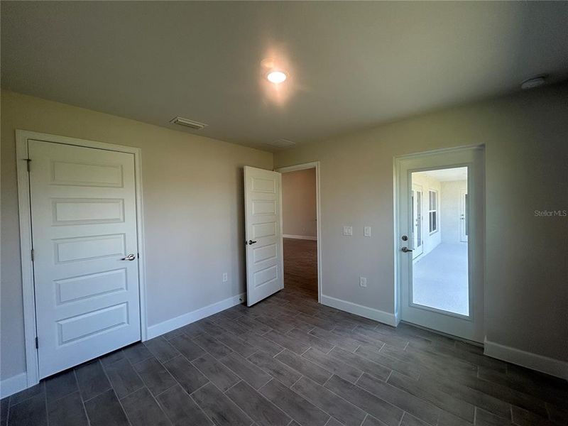 Spacious, unfurnished interior of a new home in Deep Creek, Punta Gorda (Image 29).