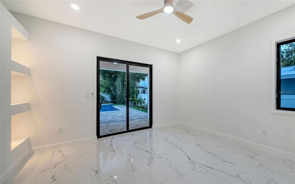 Spacious, unfurnished interior of a new home in , Sarasota (Image 23).