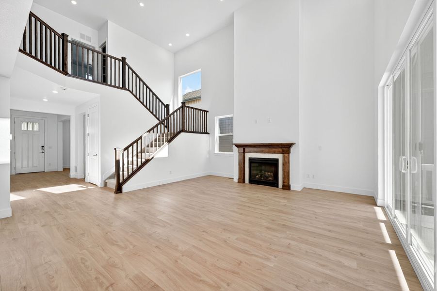 Spacious, unfurnished interior of a new home in Trailstone, Arvada (Image 13).