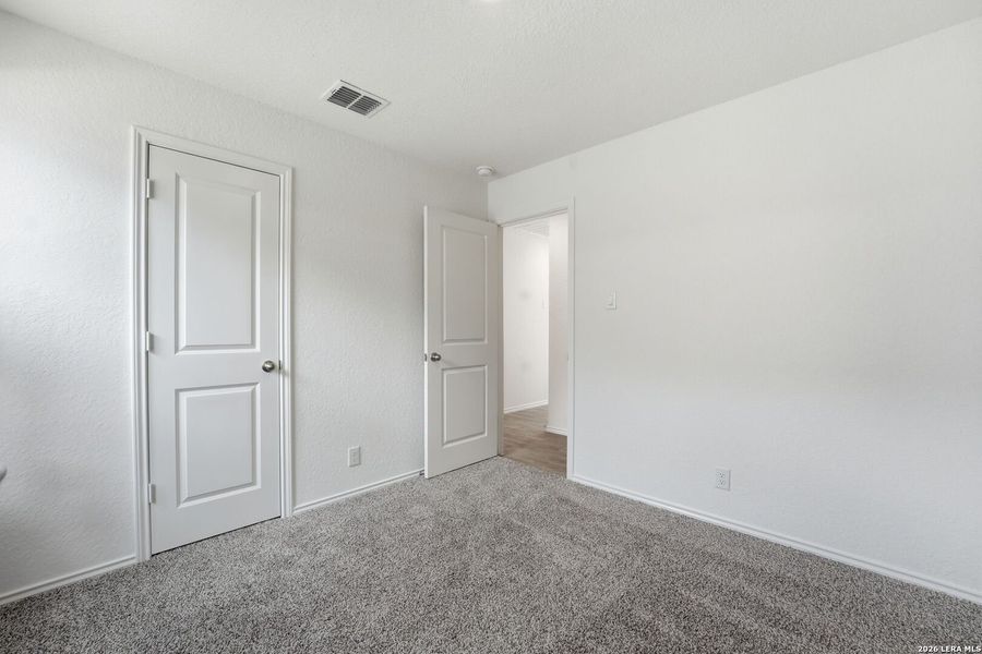 Spacious, unfurnished interior of a new home in Blue Ridge Ranch, San Antonio (Image 21).