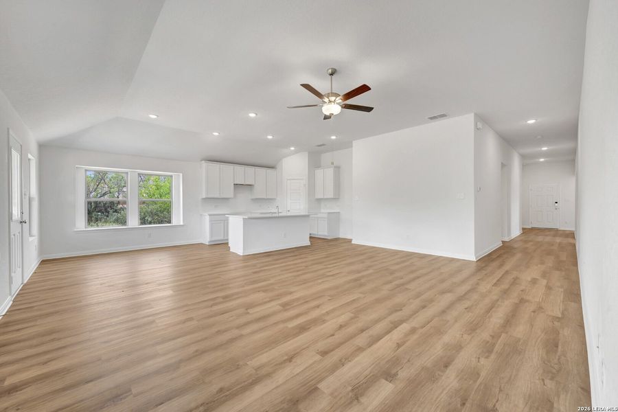 Spacious, unfurnished interior of a new home in Chaparral Ranch, Floresville (Image 34).