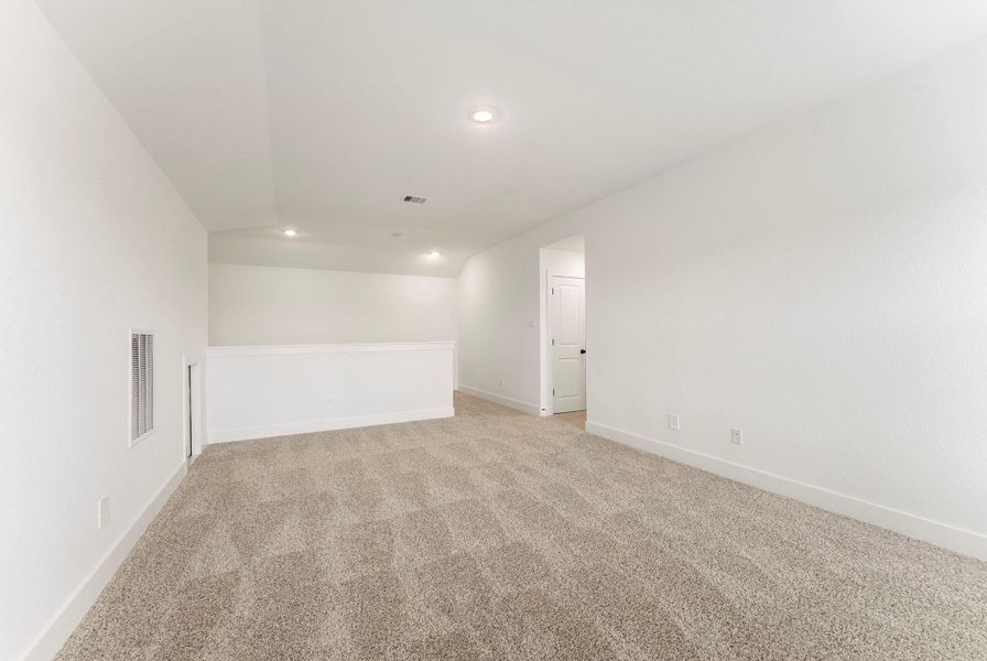 Spacious, unfurnished interior of a new home in Chapel Lakes, Montgomery (Image 20).