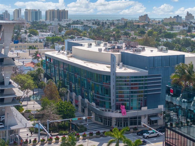 Condo located in Miami Beach, FL showcasing its design and architecture (Image 3). Condo located in Miami Beach, FL showcasing its design and architecture (Image 3).