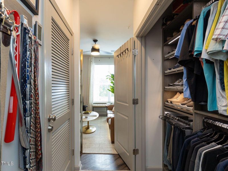 014-1280x960-main-bedroom-closet 014-1280x960-main-bedroom-closet