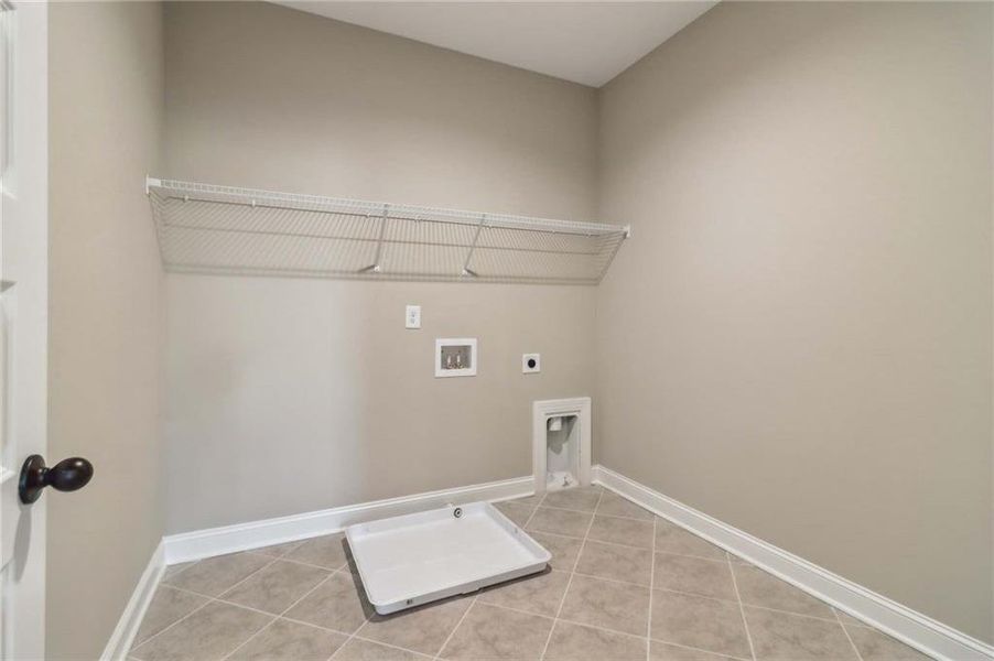 Furnished interior view inside a new home in , Dawsonville (Image 15).