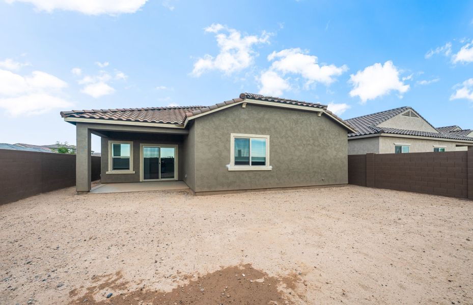 Exterior details and patio area of a home in El Cidro, Goodyear (Image 3).