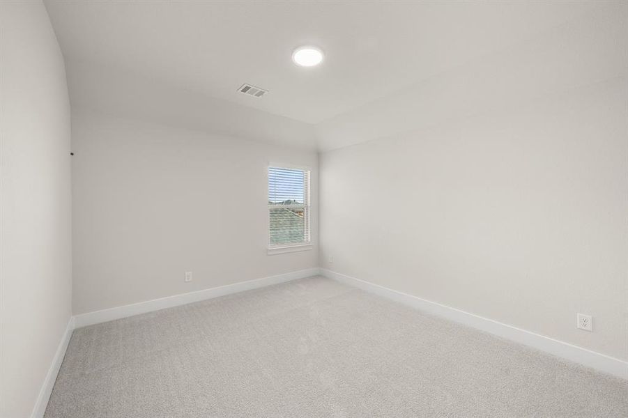 Spacious, unfurnished interior of a new home in The Retreat - Phase 1, Waxahachie (Image 22).