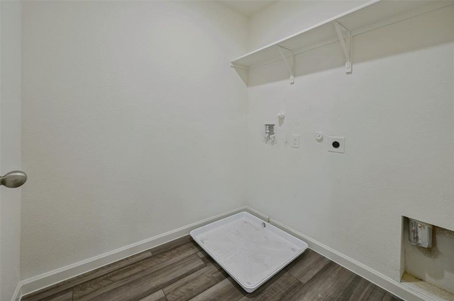 Spacious, unfurnished interior of a new home in Creekview Fossil Ridge, Pilot Point (Image 23).