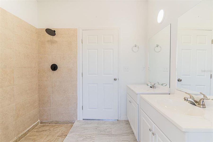 Furnished interior view inside a new home in , Lake Placid (Image 4).