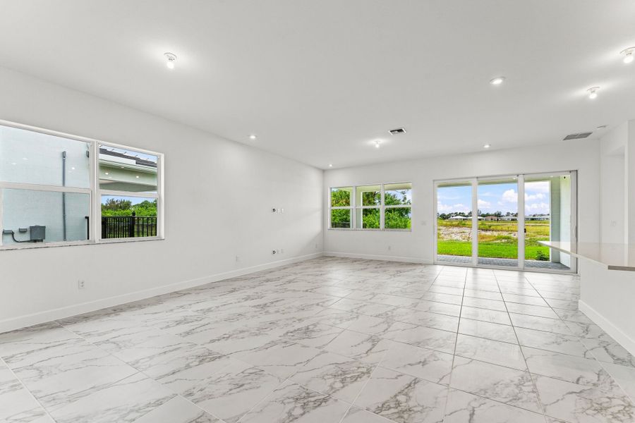 Spacious, unfurnished interior of a new home in Tradition, Port St. Lucie (Image 9).