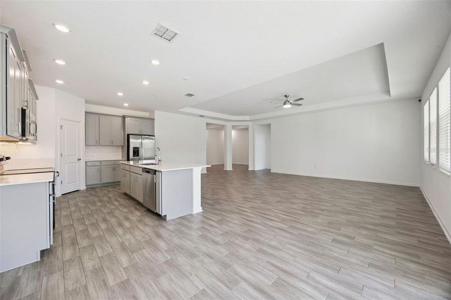 Spacious, unfurnished interior of a new home in Pine Glen: Chateau Collection, St. Cloud (Image 30).