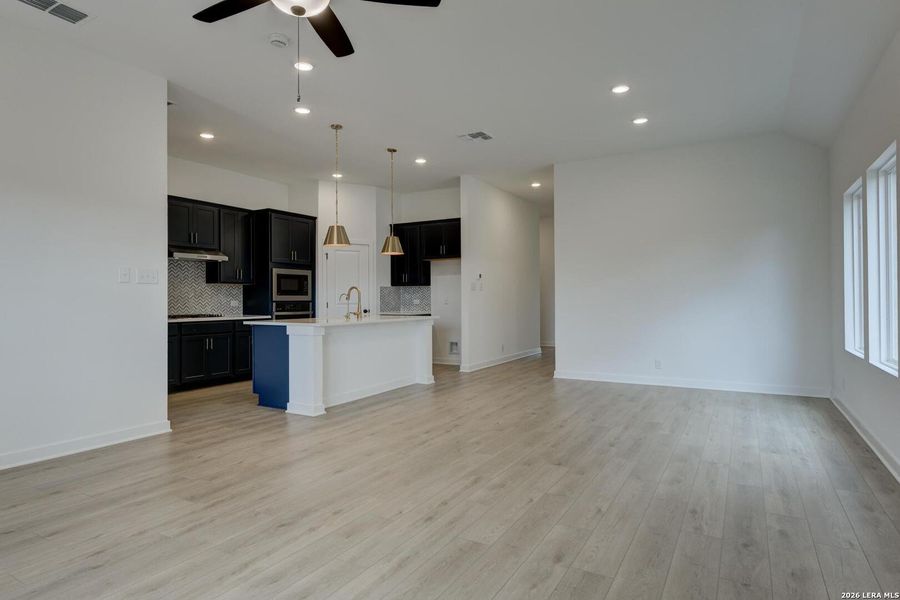 Spacious, unfurnished interior of a new home in Arcadia Ridge, San Antonio (Image 18).