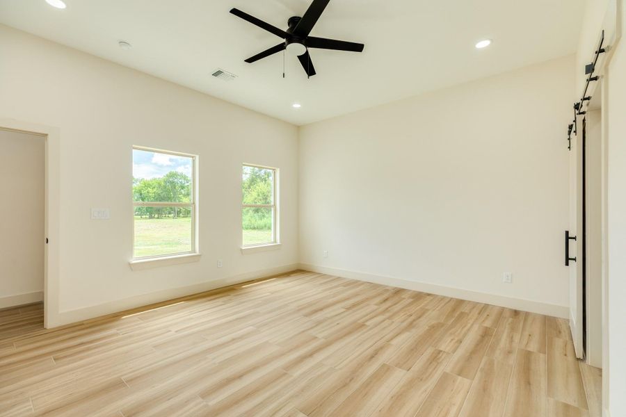 Spacious, unfurnished interior of a new home in , Richwood (Image 18).