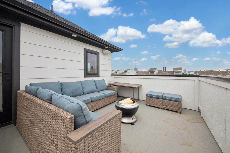 Exterior details and patio area of a home in , Houston (Image 23).