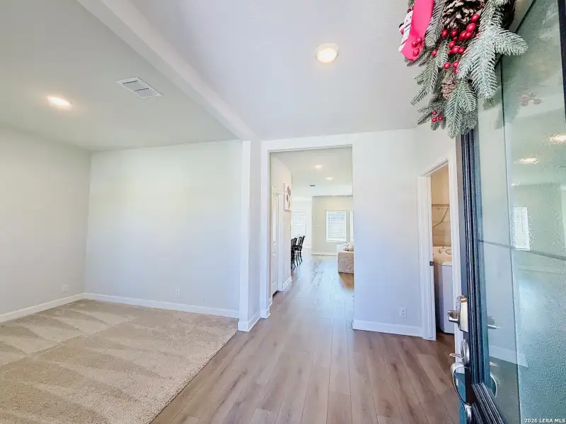 Spacious, unfurnished interior of a new home in , Live Oak (Image 41).