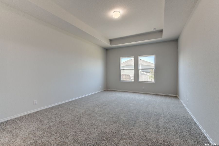 Spacious, unfurnished interior of a new home in Hennersby Hollow, San Antonio (Image 16).