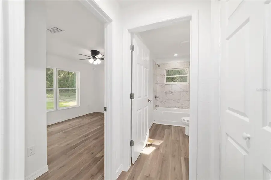 Spacious, unfurnished interior of a new home in , Belleview (Image 32).