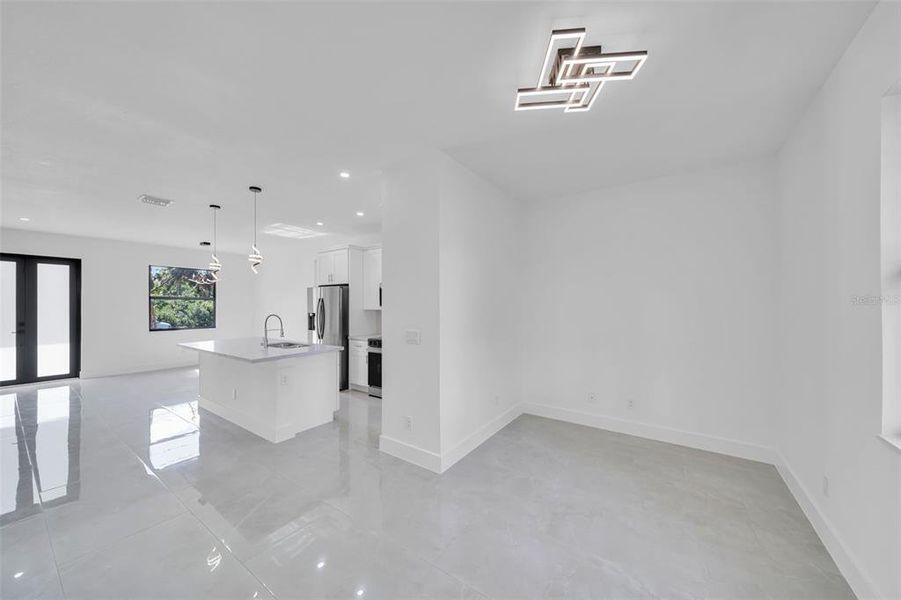 Spacious, unfurnished interior of a new home in , Port Charlotte (Image 12).