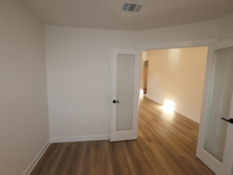 Spacious, unfurnished interior of a new home in Lone Star Landing, Montgomery (Image 16).