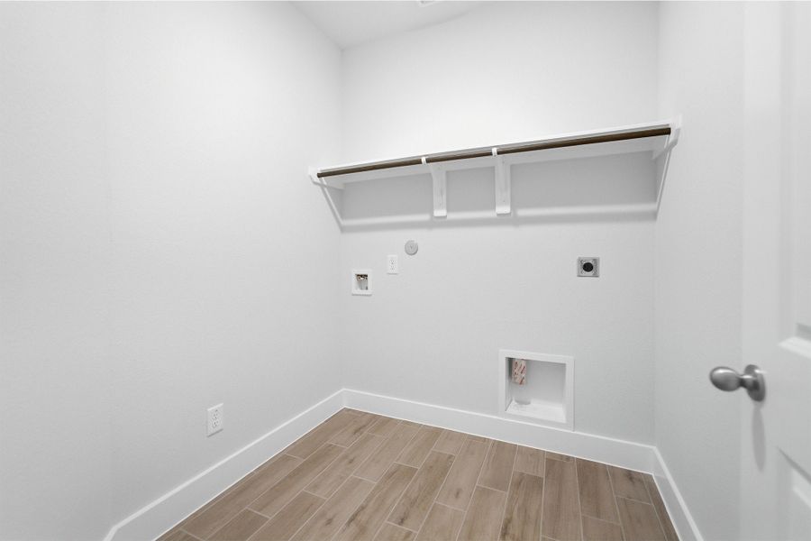 Spacious, unfurnished interior of a new home in Pecan Estates, Crosby (Image 24).