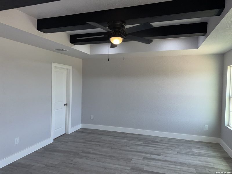 Spacious, unfurnished interior of a new home in , Natalia (Image 13).