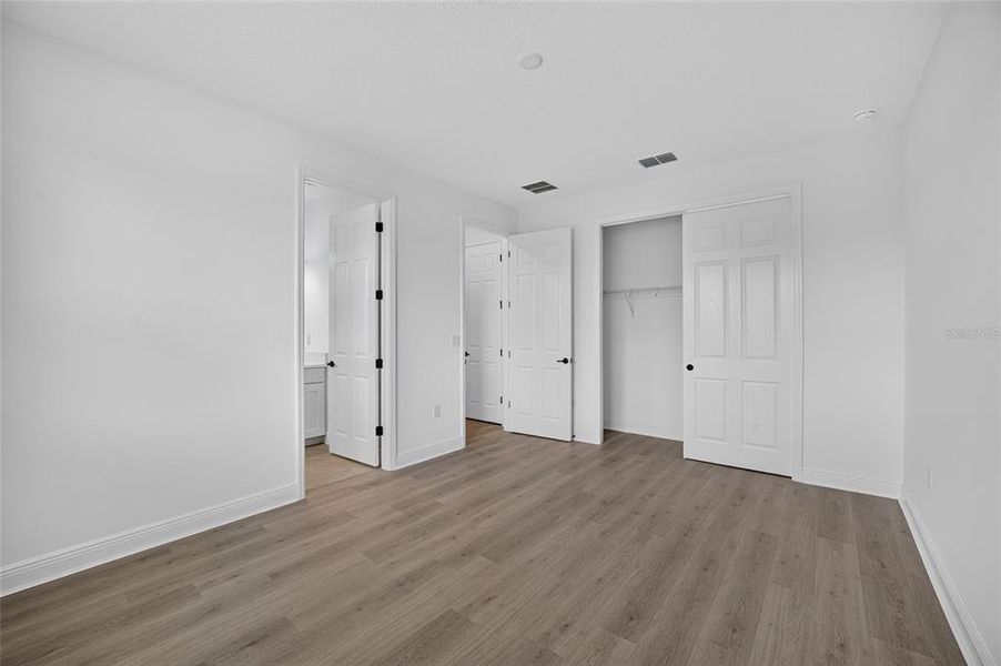 Spacious, unfurnished interior of a new home in , Ocala (Image 23).