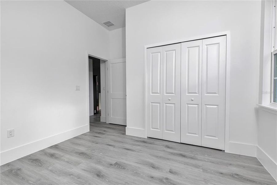 Spacious, unfurnished interior of a new home in , Dunnellon (Image 15).