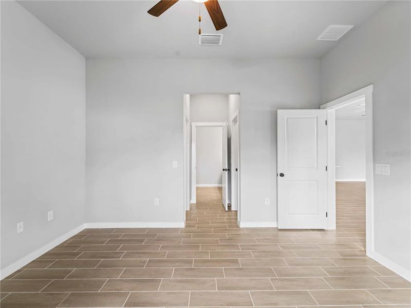 Spacious, unfurnished interior of a new home in , North Port (Image 14).