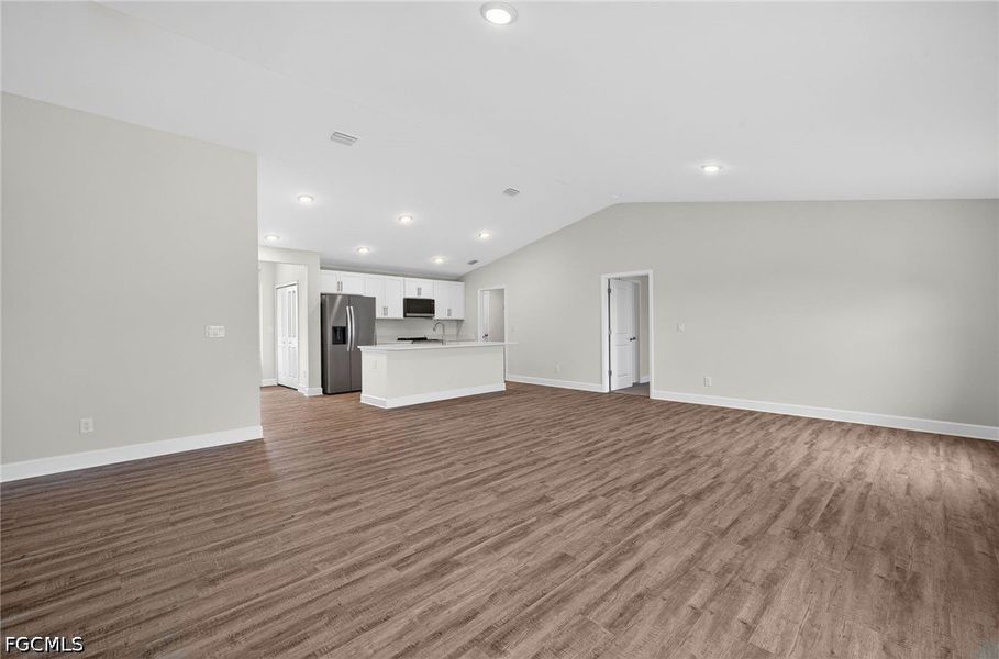 Spacious, unfurnished interior of a new home in Cape Coral, Cape Coral (Image 18).