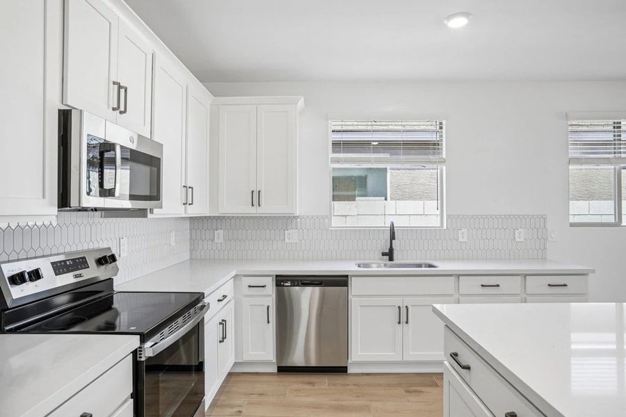 Representative images and renderings are for illustrative purposes. Actual structural options and design finishes of home may vary.