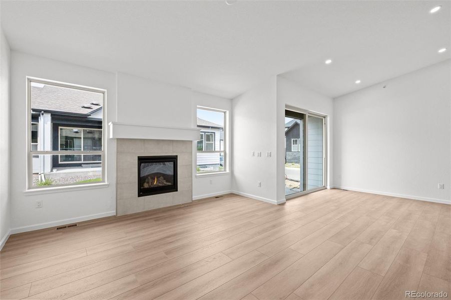 Spacious, unfurnished interior of a new home in Deer Creek, Littleton (Image 12).