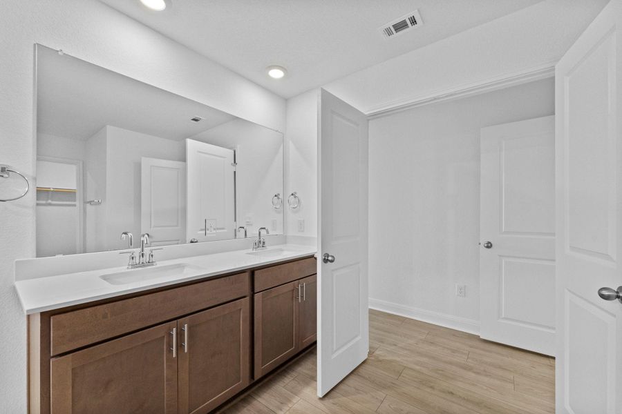 Furnished interior view inside a new home in Riverview, Georgetown (Image 8).