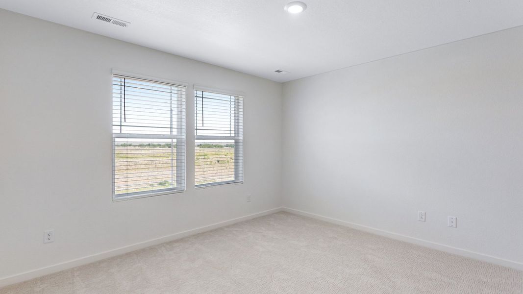 Spacious, unfurnished interior of a new home in Horizon Uptown, Aurora (Image 11).