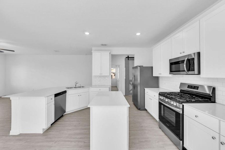 Furnished interior view inside a new home in Hurricane Creek, Anna (Image 9).