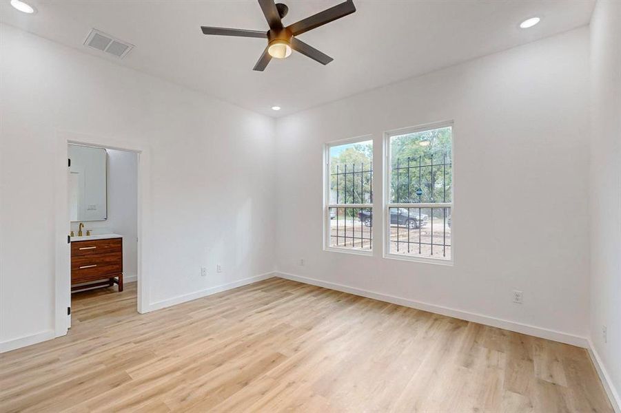 Spacious, unfurnished interior of a new home in , Dallas (Image 17).