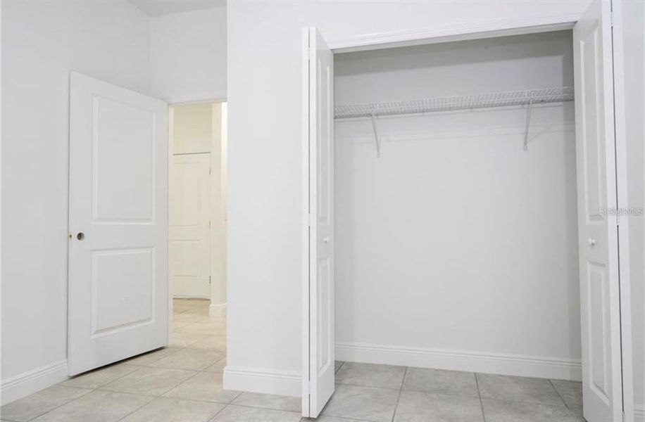 Spacious, unfurnished interior of a new home in , Citrus Springs (Image 38).