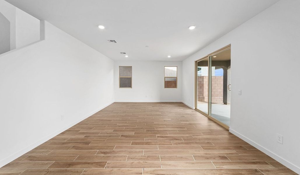 Spacious, unfurnished interior of a new home in The Oasis at Rocking K, Vail (Image 29).