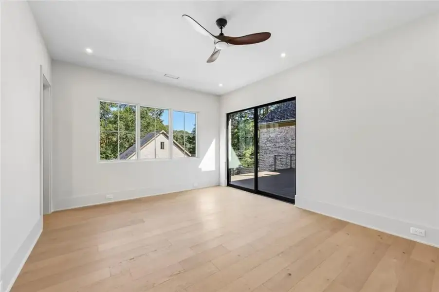 Spacious, unfurnished interior of a new home in , Alpharetta (Image 98).