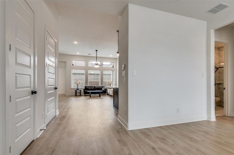 Spacious, unfurnished interior of a new home in , Arlington (Image 20).