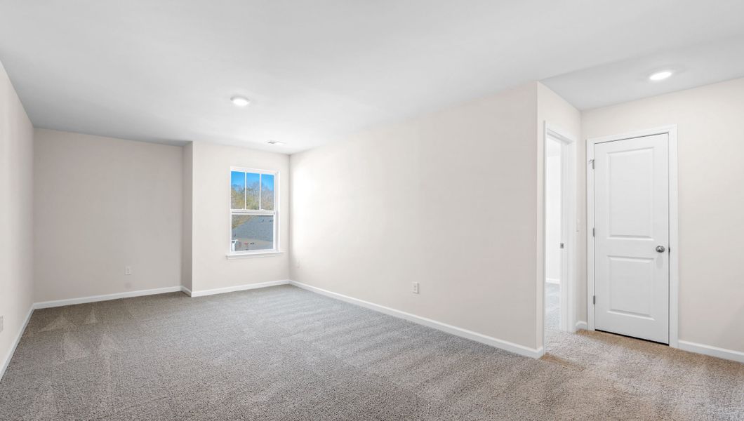 Spacious, unfurnished interior of a new home in Hunters Ridge, Woodruff (Image 21).