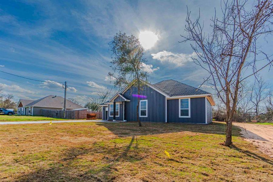 Exterior details and patio area of a home in , Granbury (Image 3). Exterior details and patio area of a home in , Granbury (Image 3).