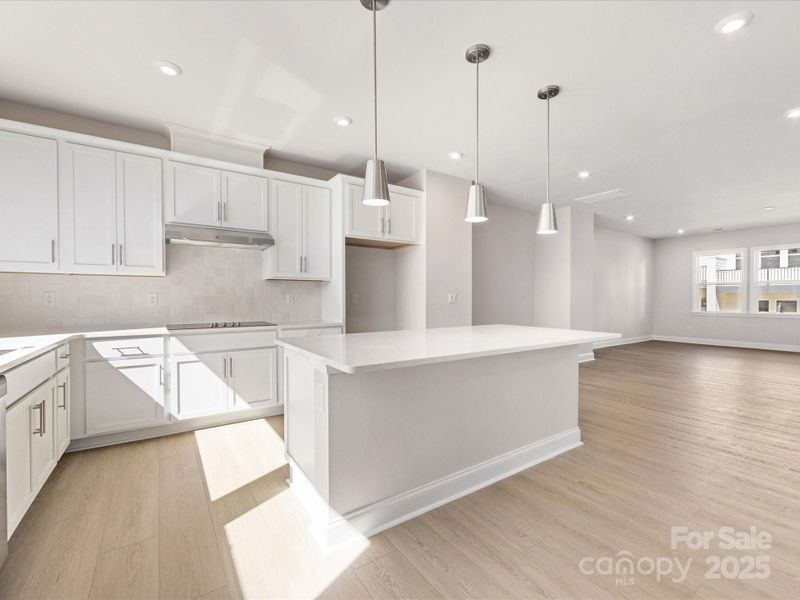 Large Central Island Ideal for Casual Dining