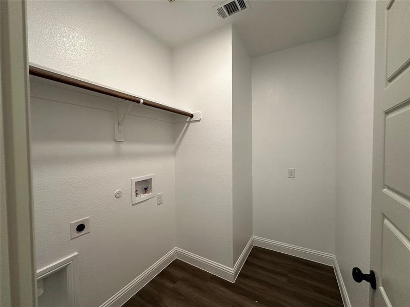 Spacious, unfurnished interior of a new home in , Cleburne (Image 13).