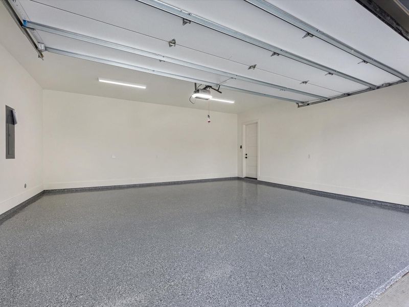 Spacious, unfurnished interior of a new home in , Houston (Image 19).