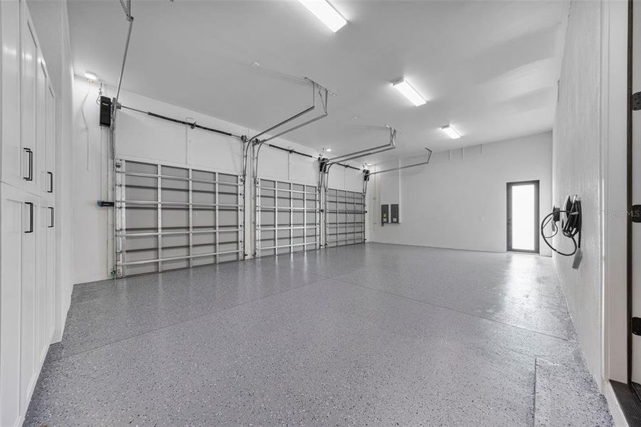 Spacious, unfurnished interior of a new home in , Tampa (Image 64).