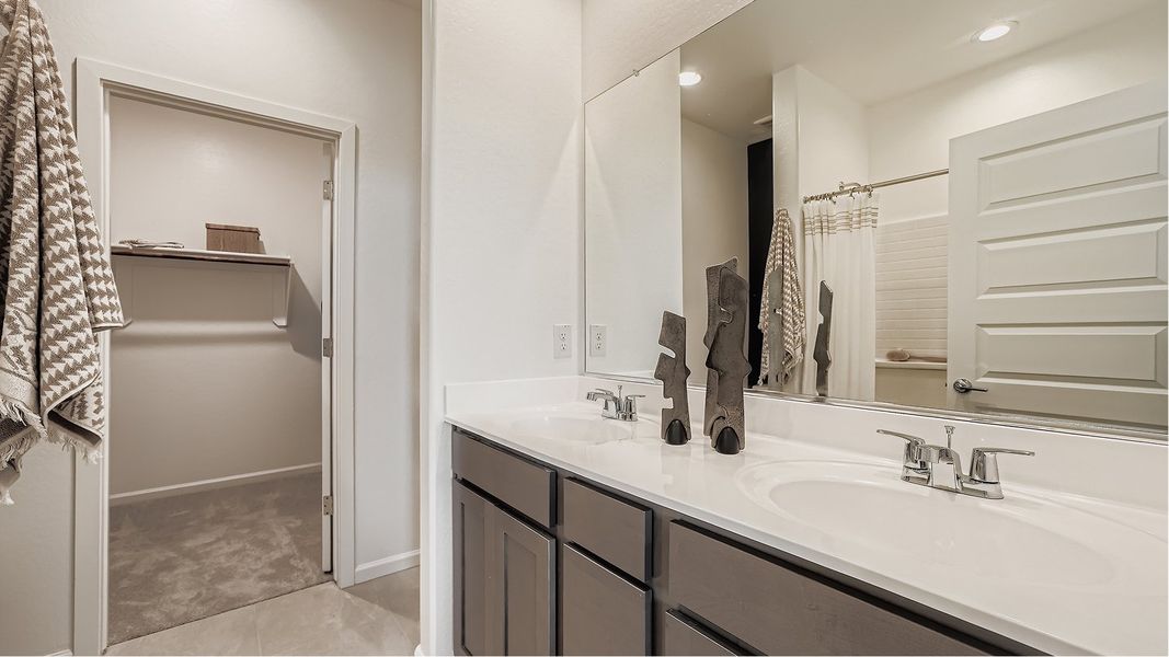 3470 Hadley Owners Bath 1of2 F1 Base2 3470 Hadley Owners Bath 1of2 F1 Base2